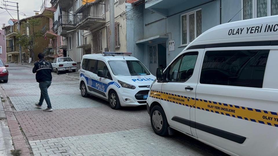 UŞAK'TA OĞLU TARAFINDAN BIÇAKLANAN KADIN HAYATINI KAYBETTİ