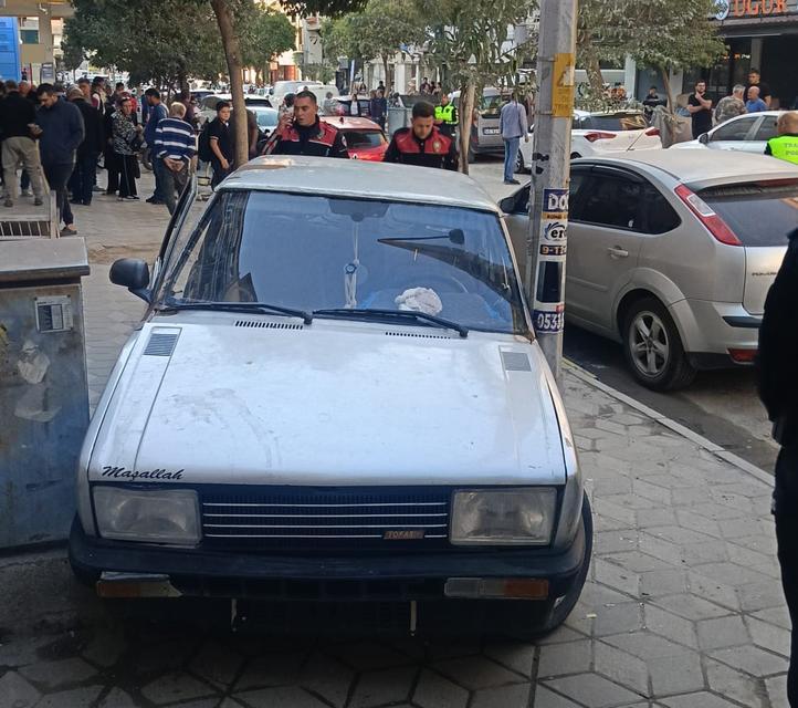 Polisten kaçarken ters yöne girdi, kaldırımda sıkıştı