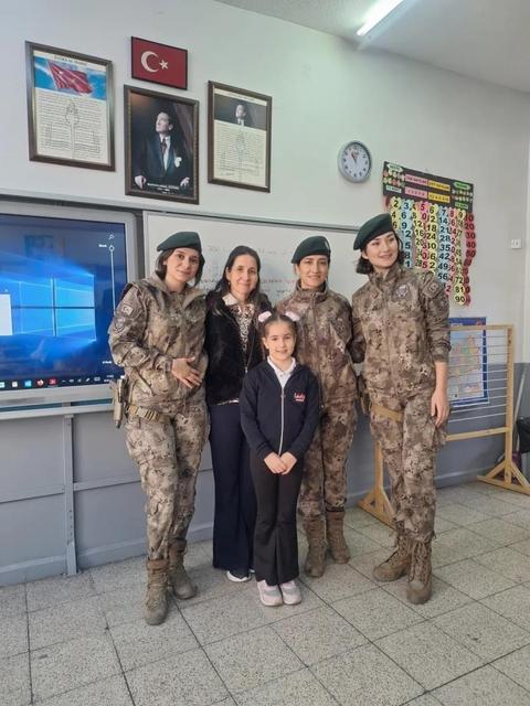 Aydın'da Özel Harekat polislerinden şehit kızına doğum günü sürprizi