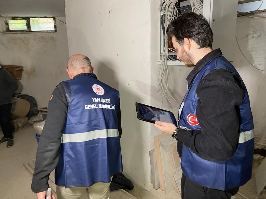 DEPREM SONRASINDA İSTANBUL'DA HASAR TESPİT ÇALIŞMALARI DEVAM EDİYOR BAŞAKŞEHİR'DE BULUNAN BİNALARDA HASAR TESPİT ÇALIŞMASI YAPILDI