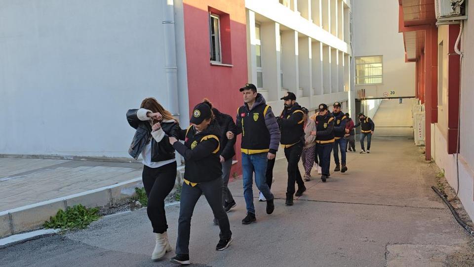 Fuhuş yaptıran masaj salonlarına operasyon: 14 tutuklama