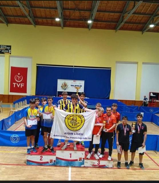 Aydın Lisesi Masa Tenisi Turnuvası'nda şampiyonu oldu