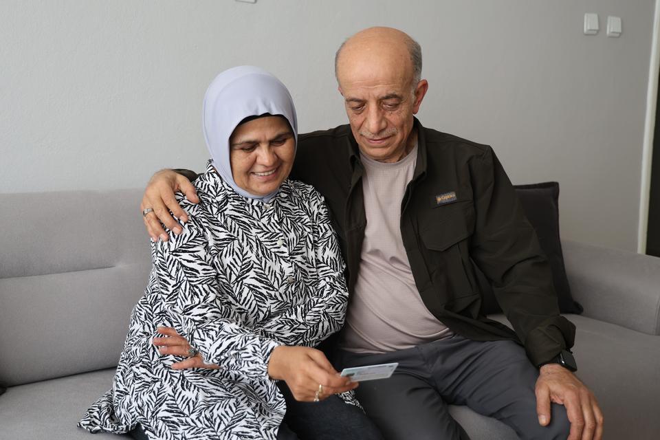 FİLMLERE KONU OLACAK HİKAYE AYDINLATILDI, 58 YIL SONRA GERÇEK KİMLİĞİNE KAVUŞTU DNA TESTİ ORTAYA ÇIKARDI, SİVASLI KADININ GÖZYAŞLARI SEVİNCE DÖNDÜ