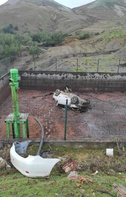 Yoldan çıkan otomobil fabrikanın bahçesine uçtu: 4 yaralı