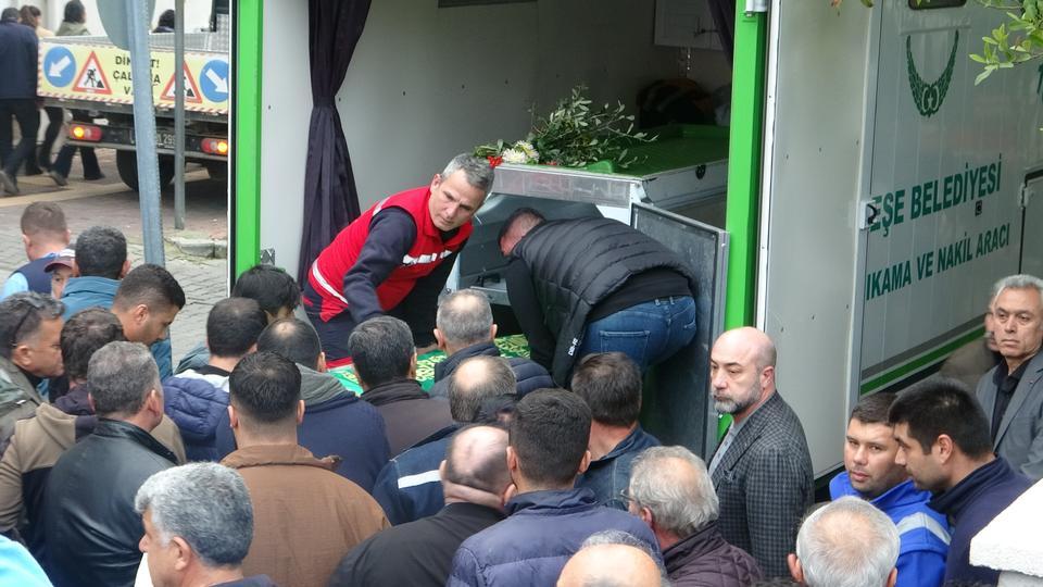 Denizli’de meydana gelen trafik kazasında hayatını kaybeden tur rehberi Mehmet İlhan, Muğla’da gözyaşları içerisinde toprağa verildi.