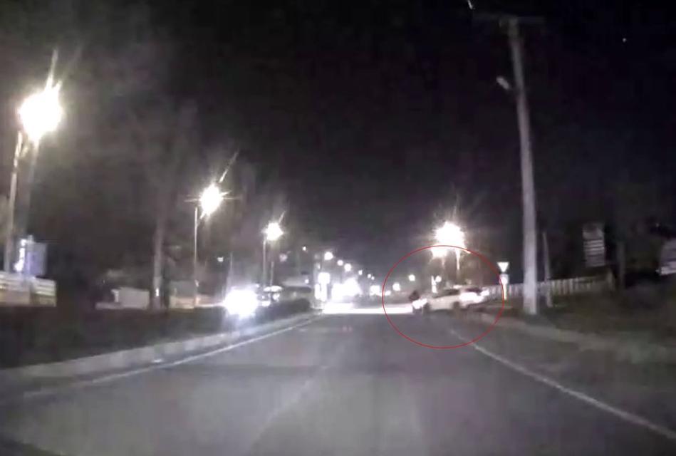 Çarptığı motosiklet devrildi, sonra kaçtı