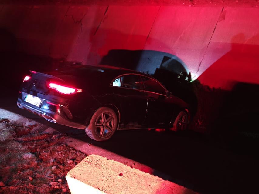 Otomobil su kanalına uçtu