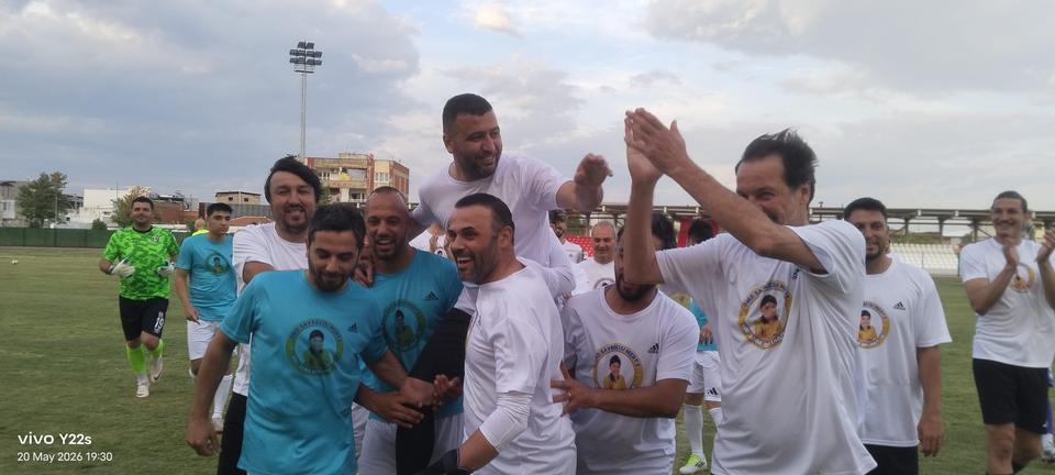 Aydınlı futbolcu yeşil sahalara veda etti