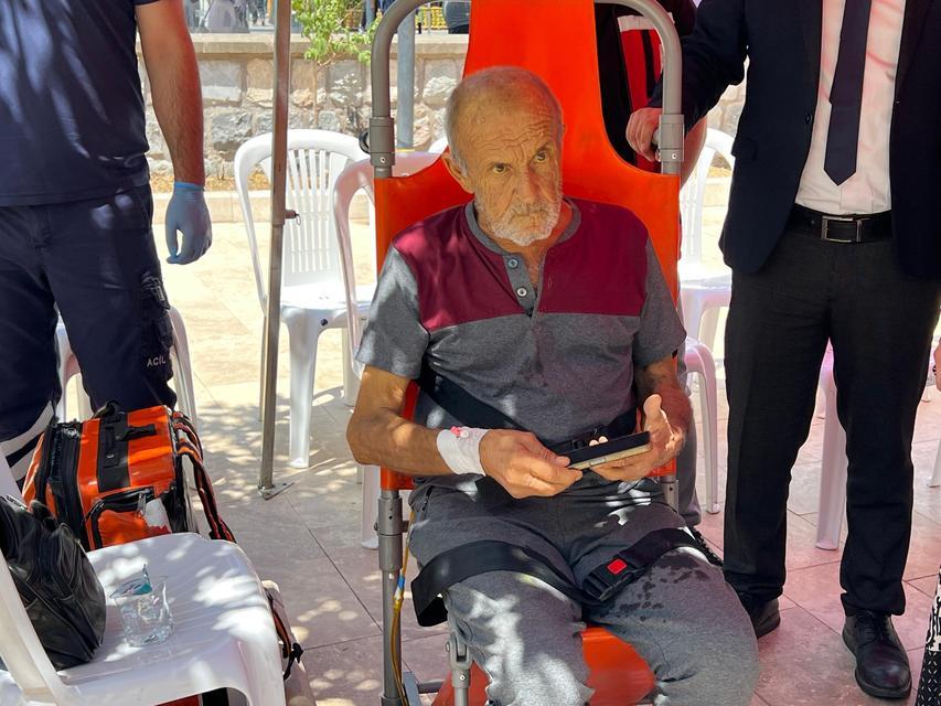 MİNİK DENİZ'DEN ŞEHİT BABASINA SON BAKIŞ MANİSA, ŞEHİDİNİ SON YOLCULUĞUNA UĞURLADI