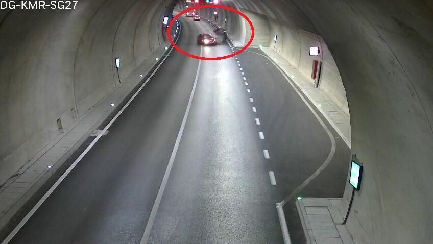 CİNAYET GİBİ KAZA KAMERADA...KARŞI ŞERİDE GEÇEN OTOMOBİL MOTOSİKLETE BÖYLE ÇARPTI: 1 ÖLÜ, 1 AĞIR YARALI ACI DETAY GÜVENLİK KAMERASINDA ÇIKTI : EŞİNİN ARKASINDAN GELİRKEN KAZAYA ŞAHİT OLDU