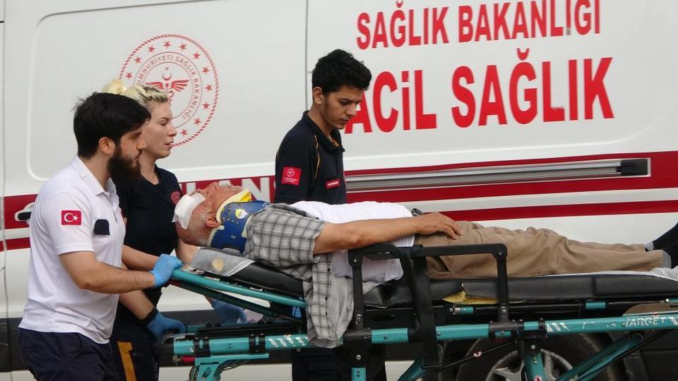 Otomobiller çarpıştı: 2'si çocuk 8 yaralı