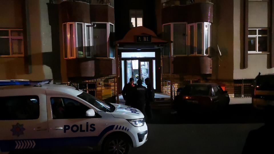 ERZURUM'DA ÖĞRETMEN, TARTIŞTIĞI EŞİNİ VE KIZINI BIÇAKLA ÖLDÜRDÜ KISKANÇLIK TARTIŞMASI CİNAYETLE SONUÇLANDI