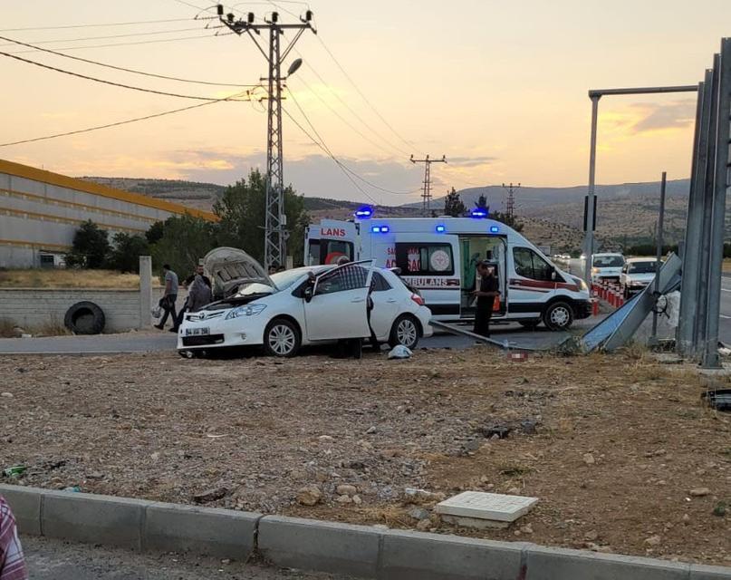 İki otomobil çarpıştı: 1 ölü, 2 yaralı