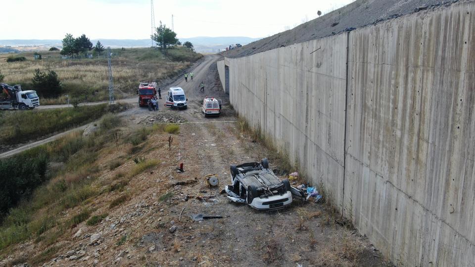 Memleketlerine giden aileyi kaza ayırdı