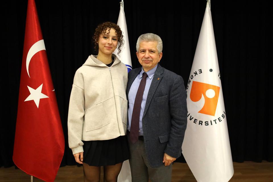 AİLESİ 'KENDİSİNİ KORUMAYI ÖĞRENİR' DÜŞÜNCESİYLE SPORA BAŞLATTI, ŞAMPİYON OLDU