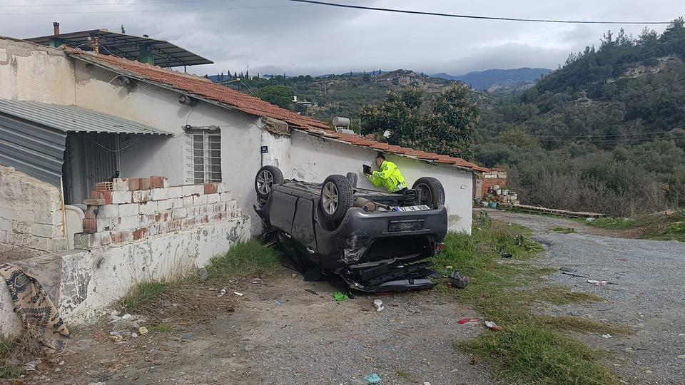 SÖKE'DE OTOMOBİL TAKLA ATTI: 1 YARALI