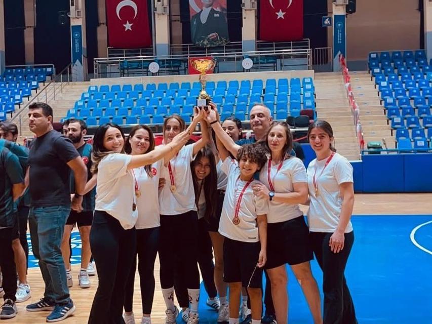 KÖŞK'ÜN KADIN FUTSAL TAKIMI BÖLGE FİNALİNE YÜKSELDİ