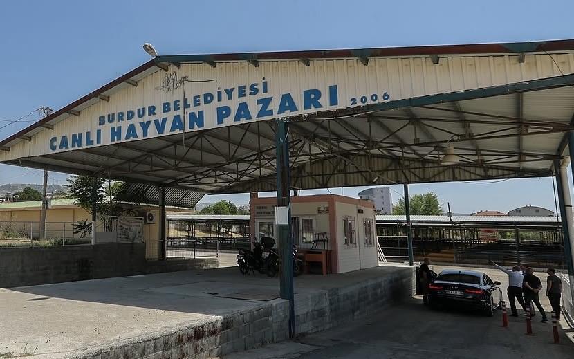 BURDUR'DA HAYVAN PAZARI ŞAP HASTALIĞI NEDENİYLE GEÇİCİ OLARAK KAPATILDI