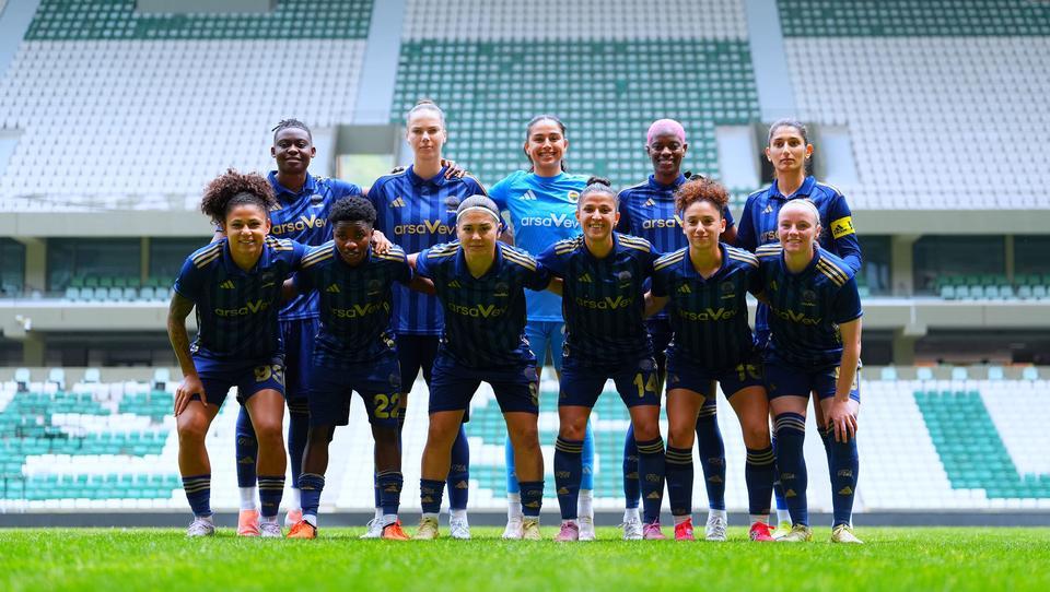 KADIN FUTBOLDA ŞAMPİYON FENERBAHÇE
