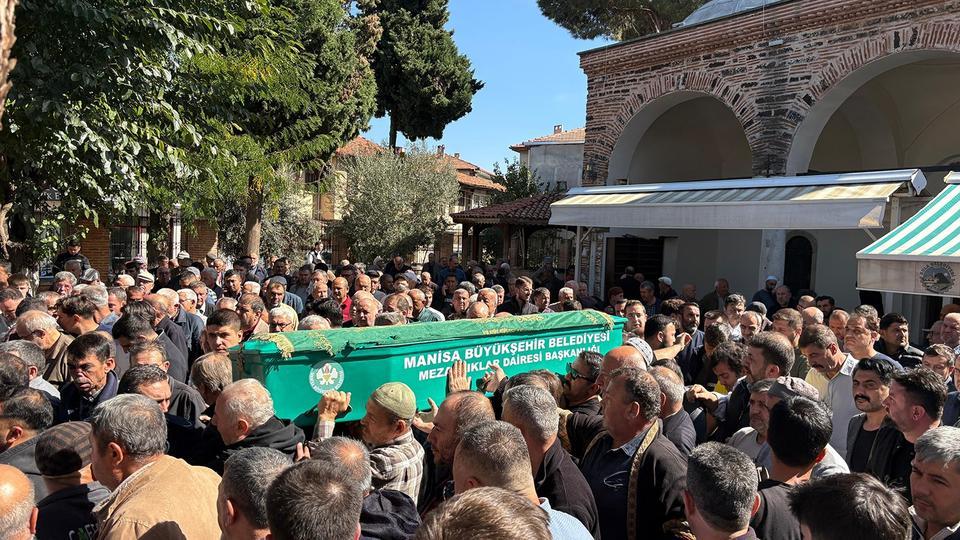 Evindeki yangını izlerken fenalaşan adam hayatını kaybetti