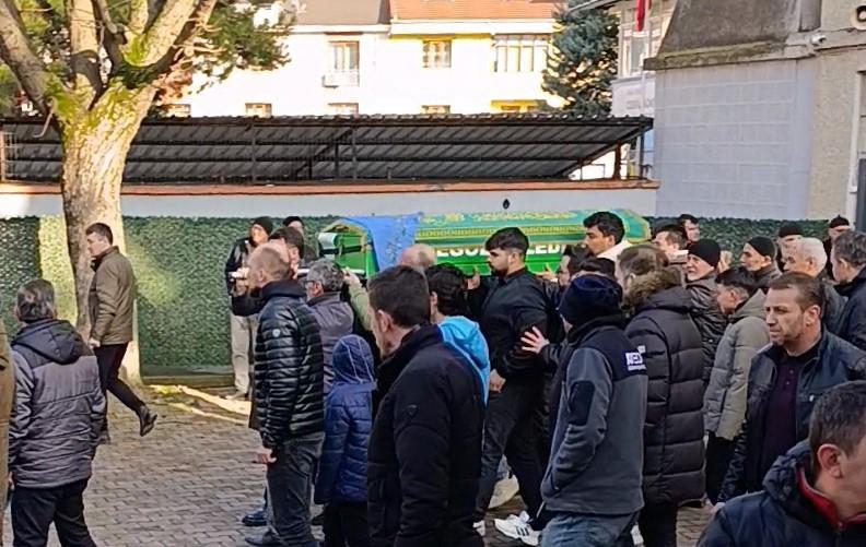 BURSA'DA FECİ KAZADA HAYATINI KAYBEDEN 2 GENÇ KIZ SON YOLCULUĞUNA UĞURLANDI