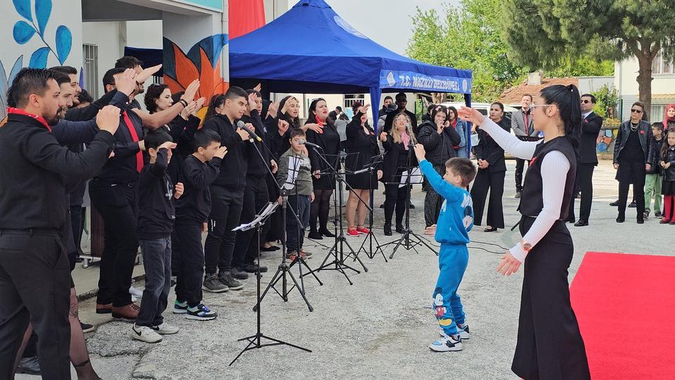 NAZİLLİ'DE DÜNYA OTİZM FARKINDALIK GÜNÜ RENKLİ ETKİNLİKLERLE KUTLANDI