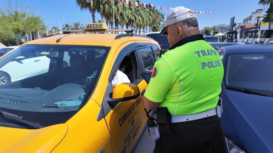 Kuşadası'nda Kurban Bayramı öncesi havadan trafik denetimleri sıkılaştırıldı