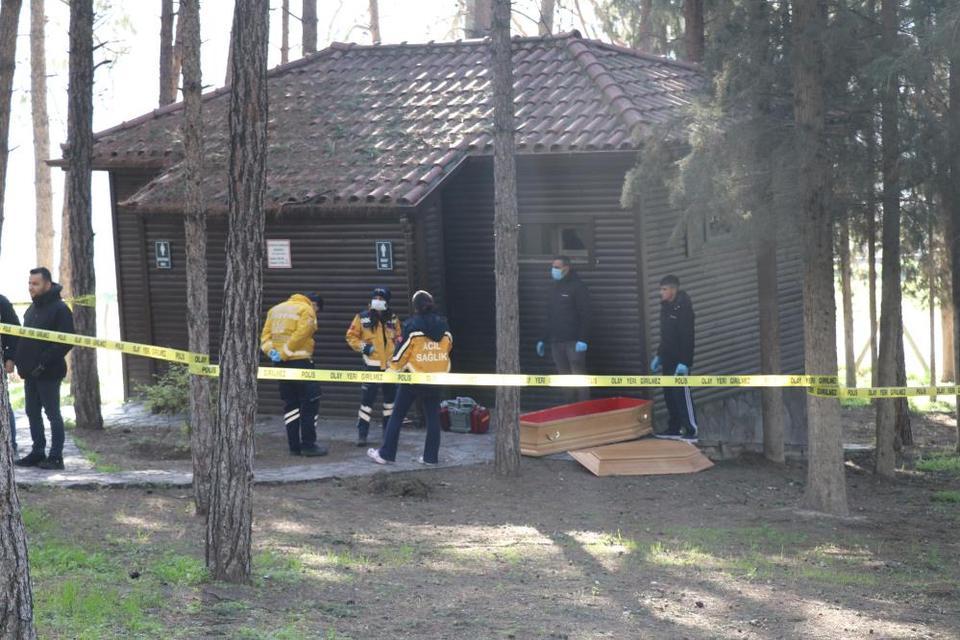 72 yaşındaki adam park lavabosunda ölü bulundu!