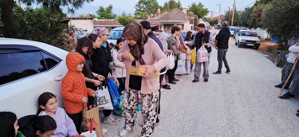 Asırlık gelenekle çocukların yüzü gülüyor