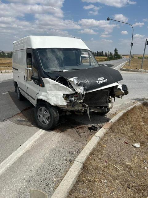 Panelvan araç ile cip çarpıştı: 1 yaralı