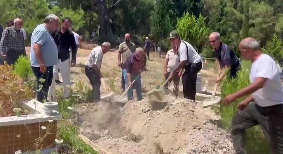 Cinayet kurbanı kız 17 yıl sonra toprağa verildi