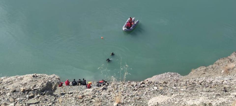 Otomobilin baraja uçtuğu kazada ölenlerin kimlikleri belirlendi