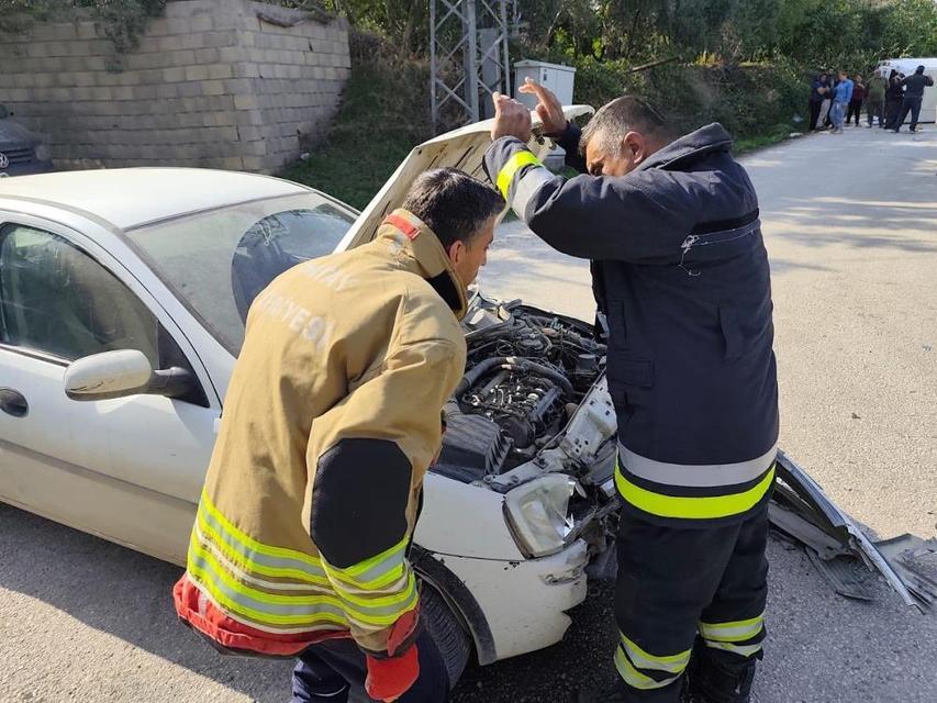 Minibüs yan yattı: 2 yaralı