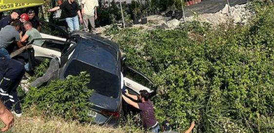 Otomobil menfeze uçtu: Anne ile kızı hayatını kaybetti, sürücü yaralandı
