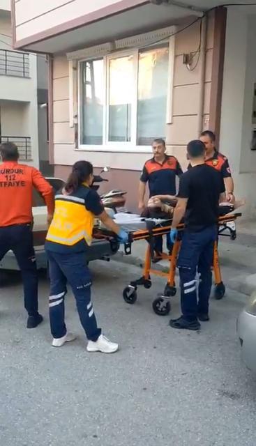 Balkondan atlayıp canına kıymaya kalktı
