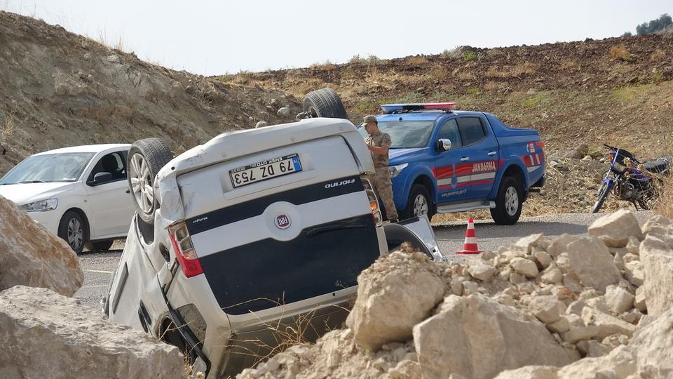 Kamyon ile hafif ticari araç çarpıştı: 3 ağır yaralı