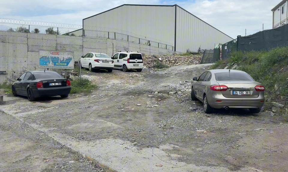 Cinayet şüphelisi araç içerisinde ölü bulundu