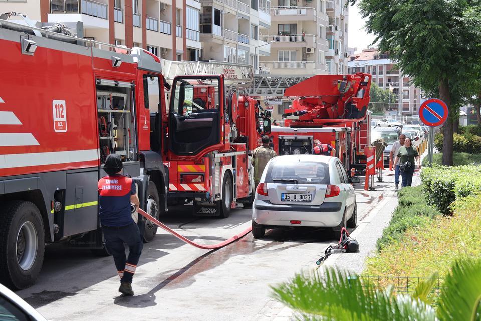 İzmir Park AVM'de korkutan yangın, AVM boşaltıldı