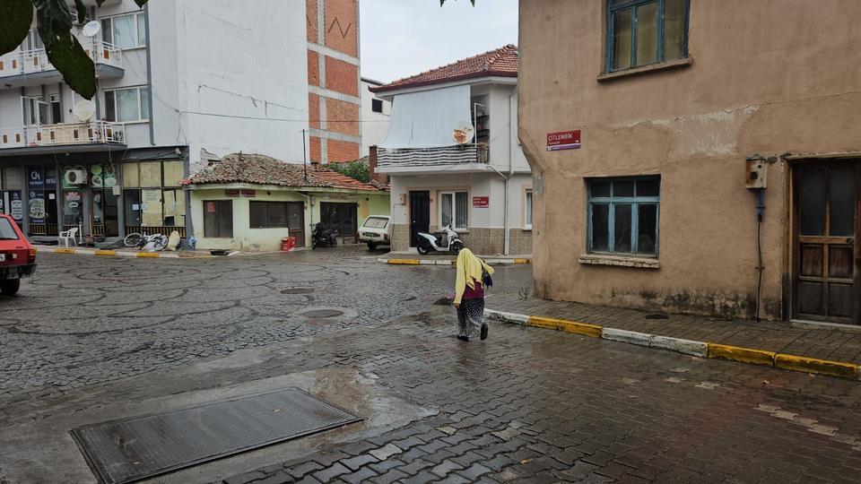 Sağanak zor anlar yaşattı