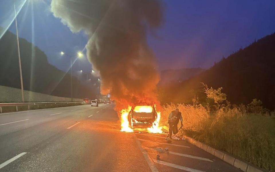 Bayram yolunda korku dolu anlar! Sürücünün hareketi olay oldu