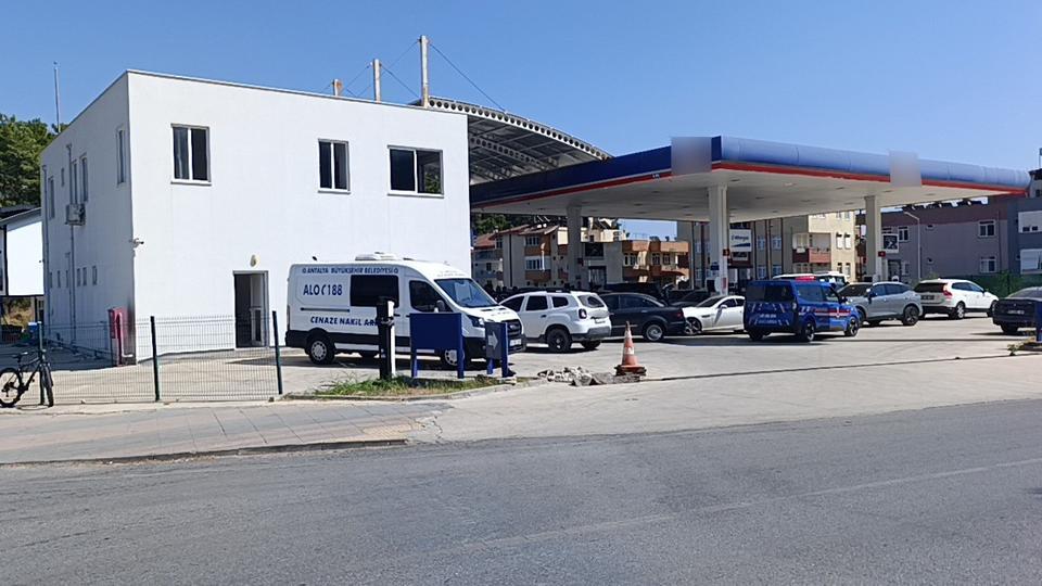 Akaryakıt istasyonunun ofisinde ölü bulundu