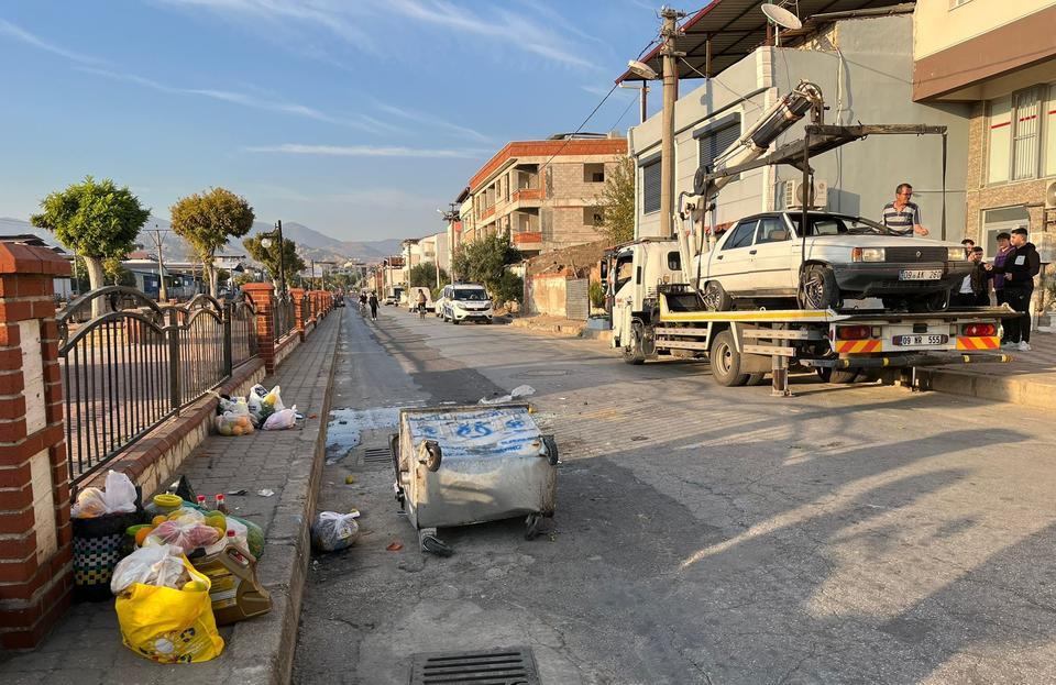 NAZİLLİ'DE OTOMOBİL TAKLA ATTI: 4 YARALI