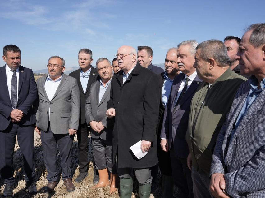 Bayraktar  Taşkın bölgelerini gezdi