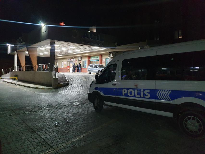 İzmir'de bir kişinin düğüne katılanların üzerine silahla ateş açması sonucu 1 çocuk öldü, 7 kişi yaralandı