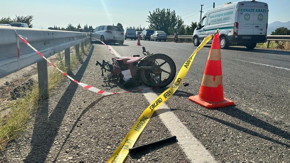 Otomobil motosiklete arkadan çarptı: 1 ölü 3 yaralı