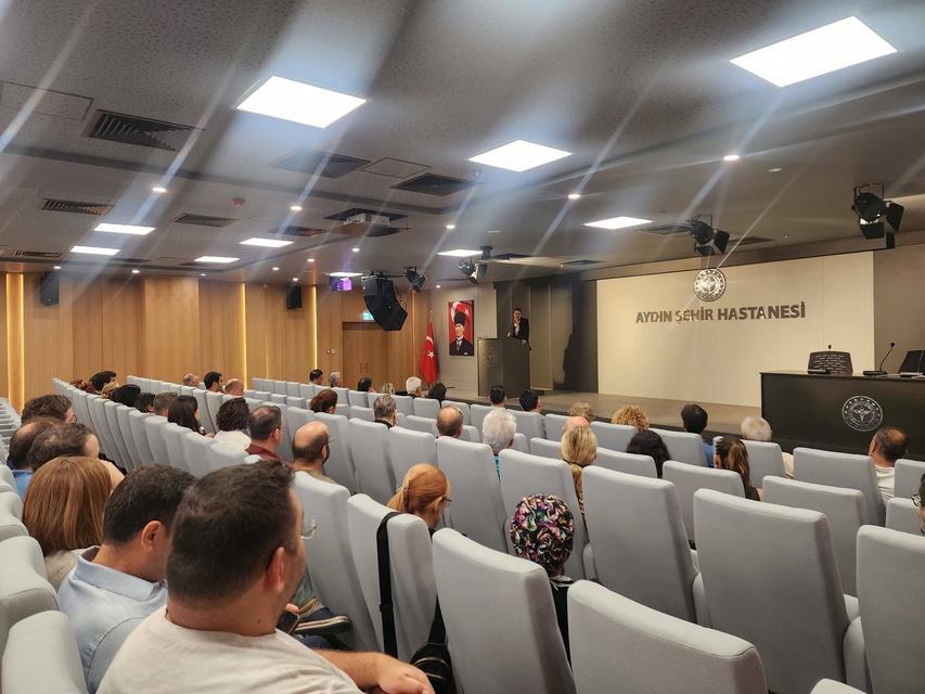 AYDIN ŞEHİR HASTANESİ'NDE BAŞHEKİM ÖZBAĞÇIVAN HEKİMLERLE BİR ARAYA GELDİ