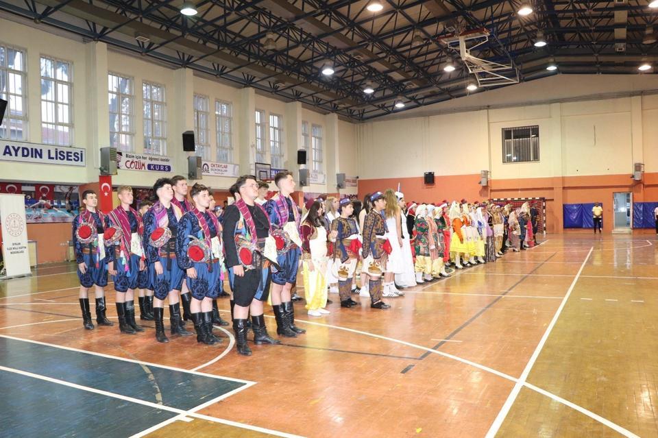EFELER'DE ULUSLARARASI HALK DANSLARI FESTİVALİ GERÇEKLEŞTİRİLDİ