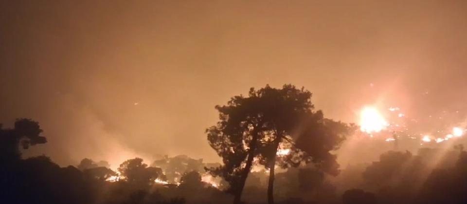 Çine'de yangına müdahale gece saatlerinde de sürüyor