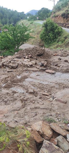 BOZDOĞAN'DA YAĞIŞ NEDENİYLE HEYELAN MEYDANA GELDİ