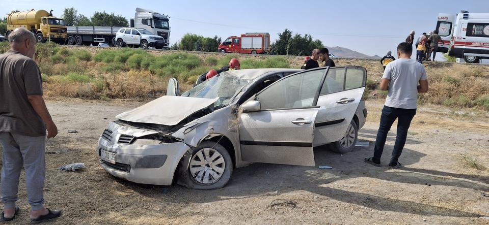 Otomobil şarampole devrildi: 3 yaralı